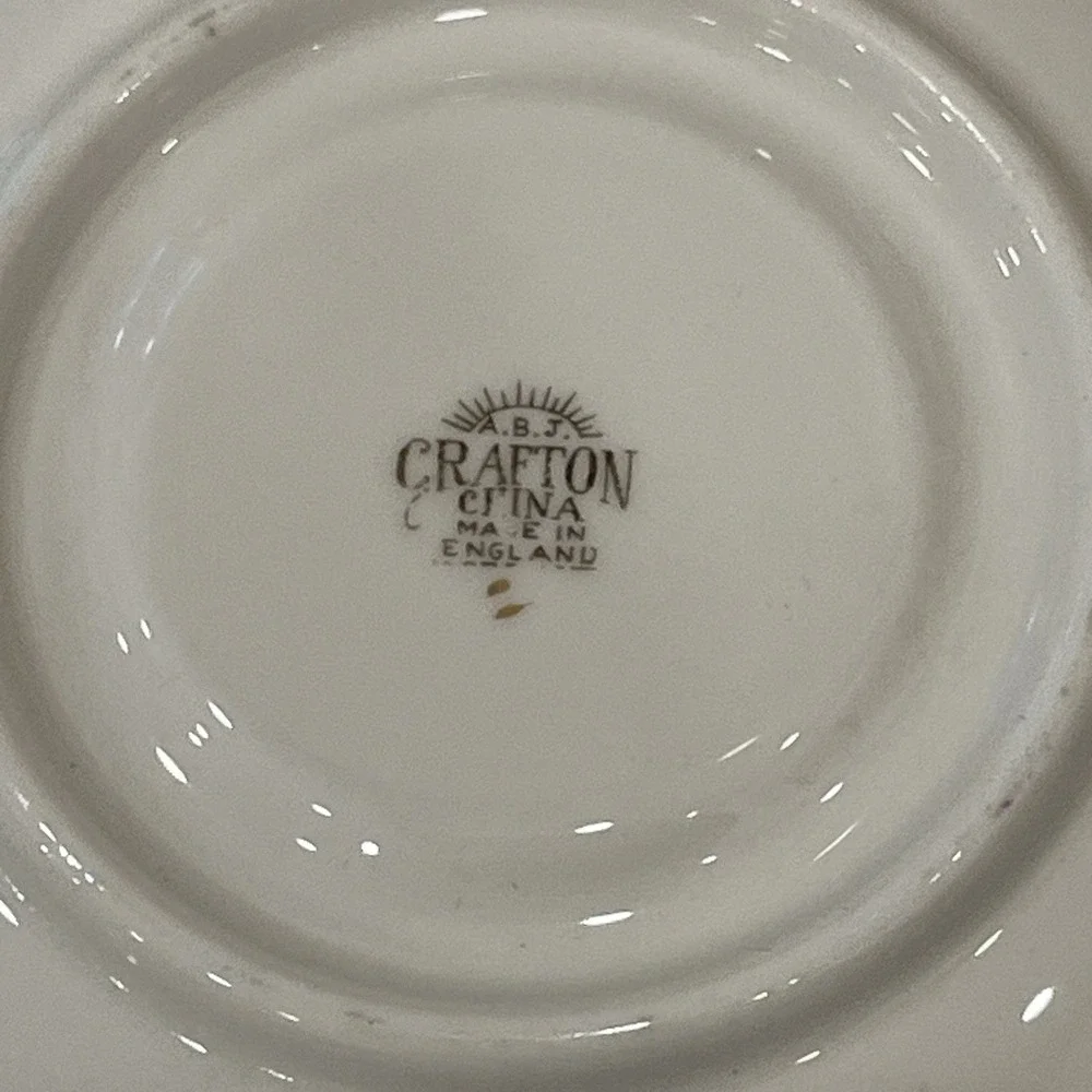 ABJ ROYAL CRAFTON TEA CUP WITH SAUCER ENGLAND - PORCELAIN FLOWERS SPRING 8441